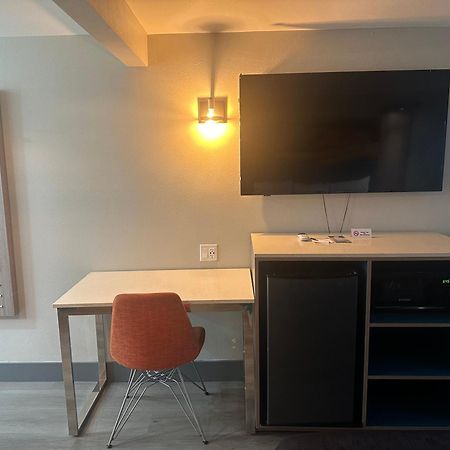 Super 8 By Wyndham Oceanside Downtown Hotel ภายนอก รูปภาพ