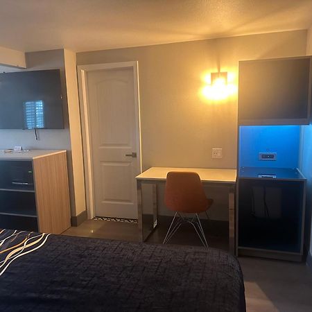 Super 8 By Wyndham Oceanside Downtown Hotel ภายนอก รูปภาพ