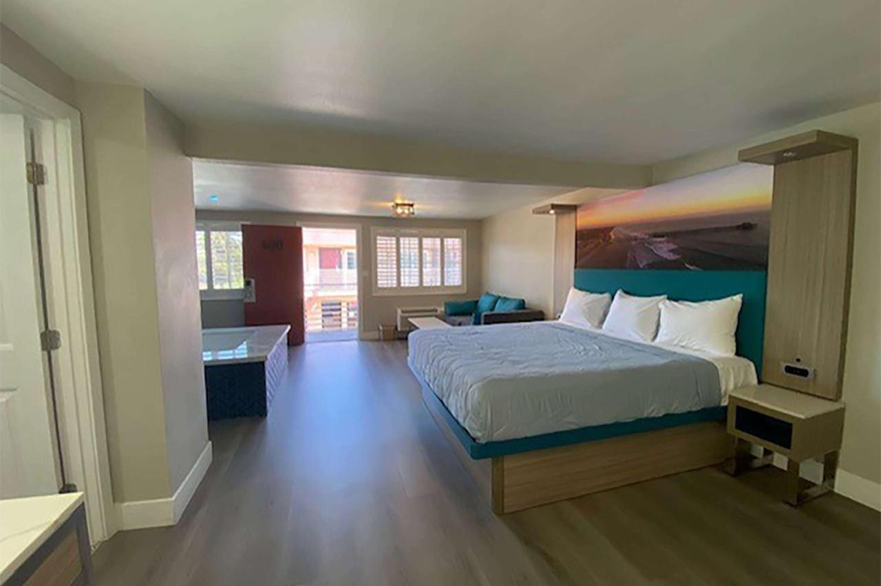 Super 8 By Wyndham Oceanside Downtown Hotel ภายนอก รูปภาพ