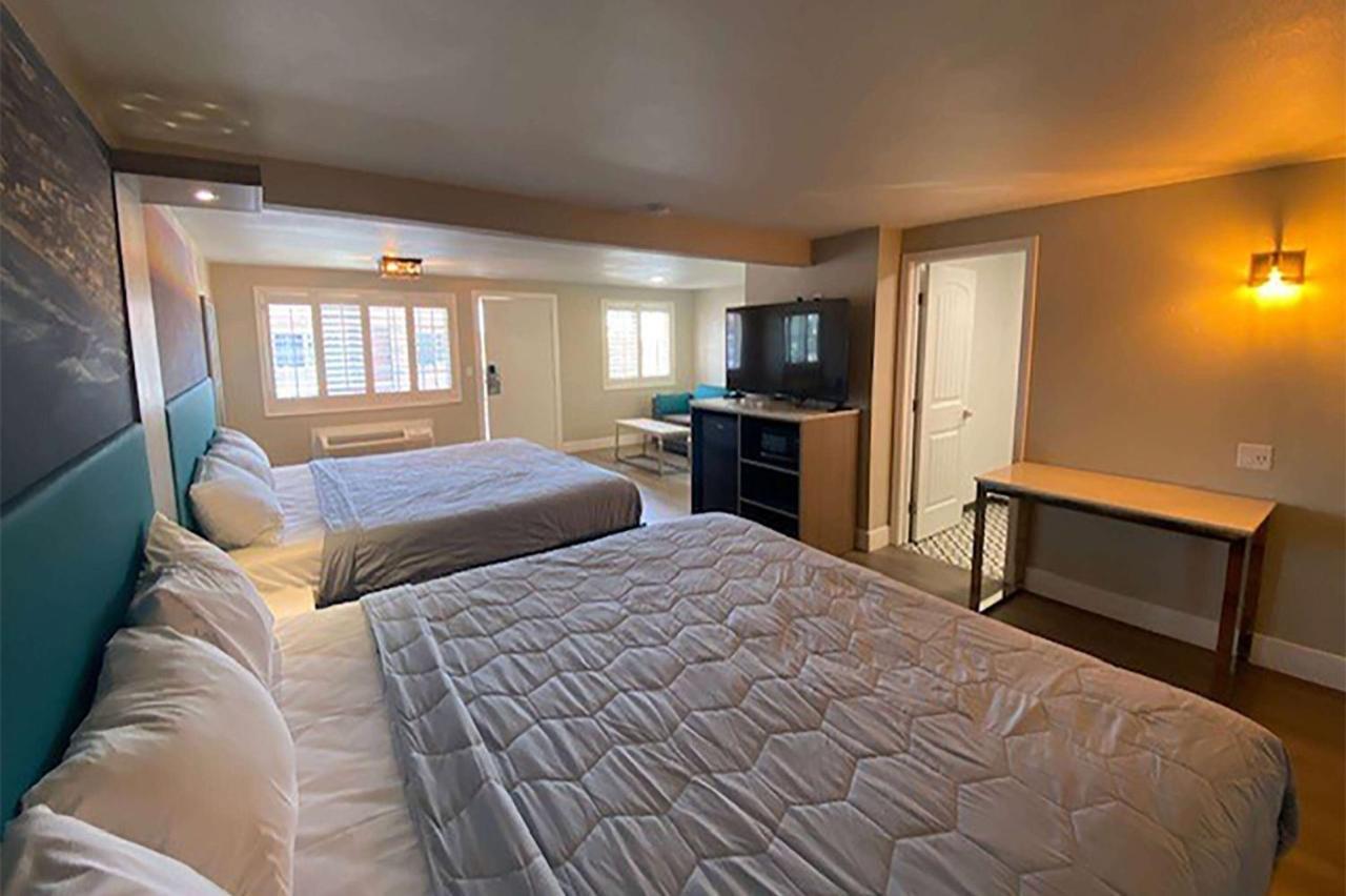 Super 8 By Wyndham Oceanside Downtown Hotel ภายนอก รูปภาพ