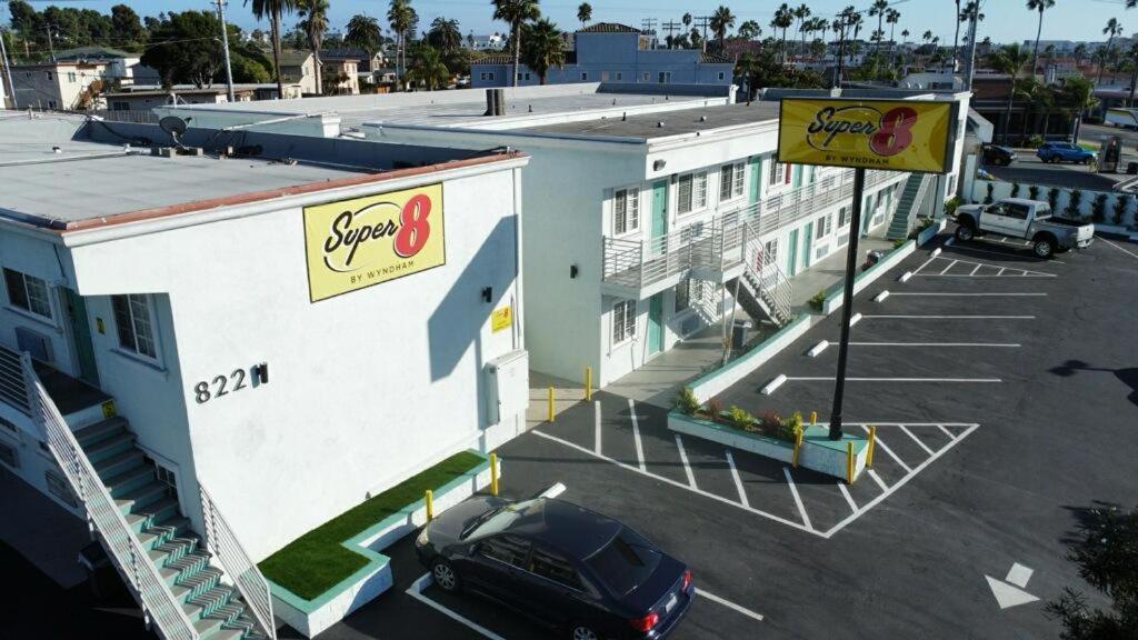 Super 8 By Wyndham Oceanside Downtown Hotel ภายนอก รูปภาพ