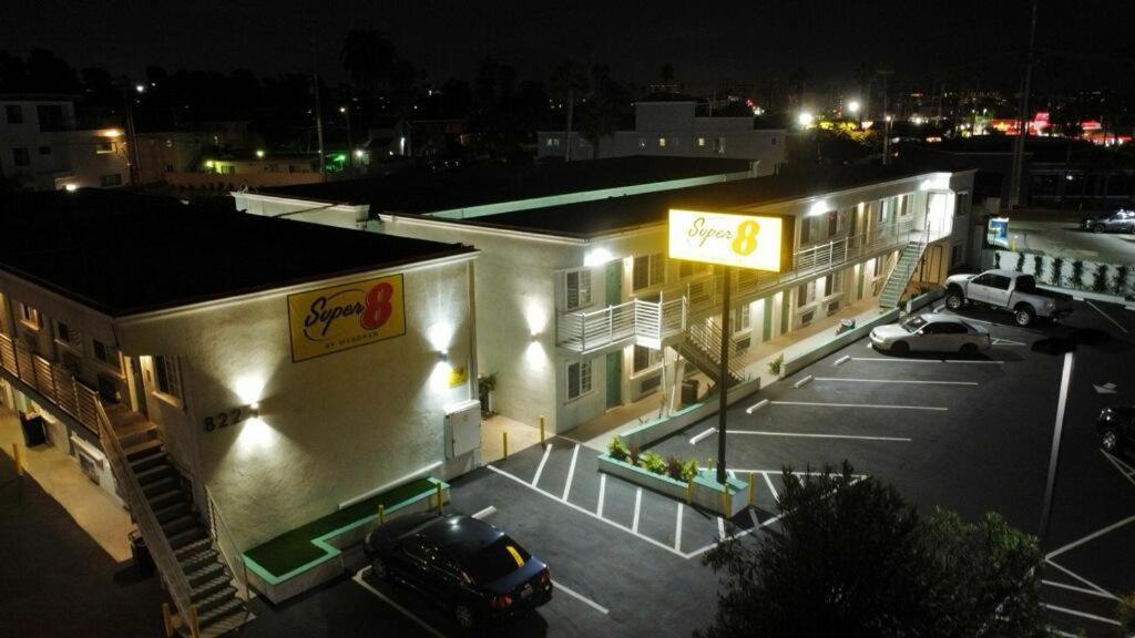 Super 8 By Wyndham Oceanside Downtown Hotel ภายนอก รูปภาพ