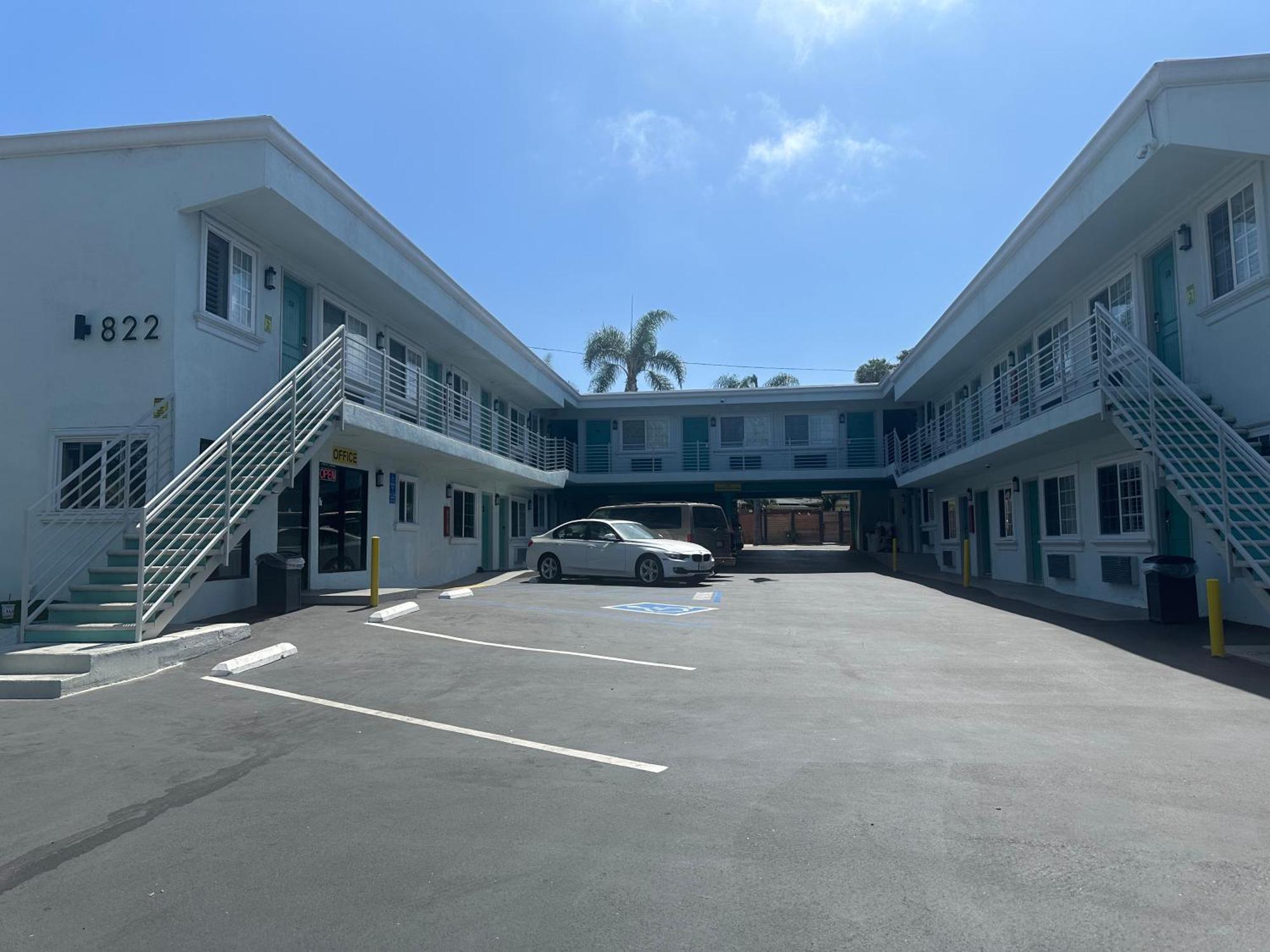 Super 8 By Wyndham Oceanside Downtown Hotel ภายนอก รูปภาพ