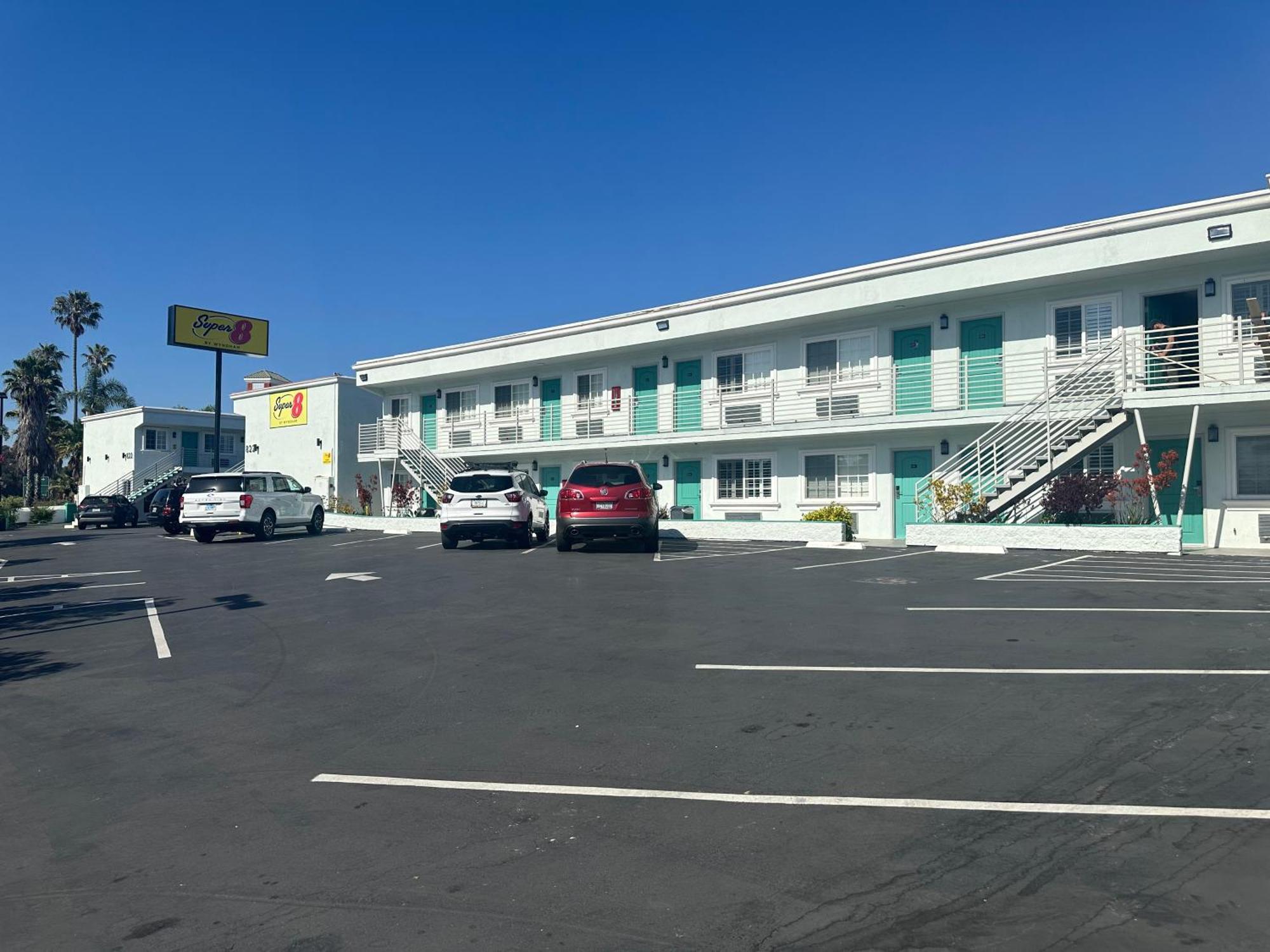 Super 8 By Wyndham Oceanside Downtown Hotel ภายนอก รูปภาพ