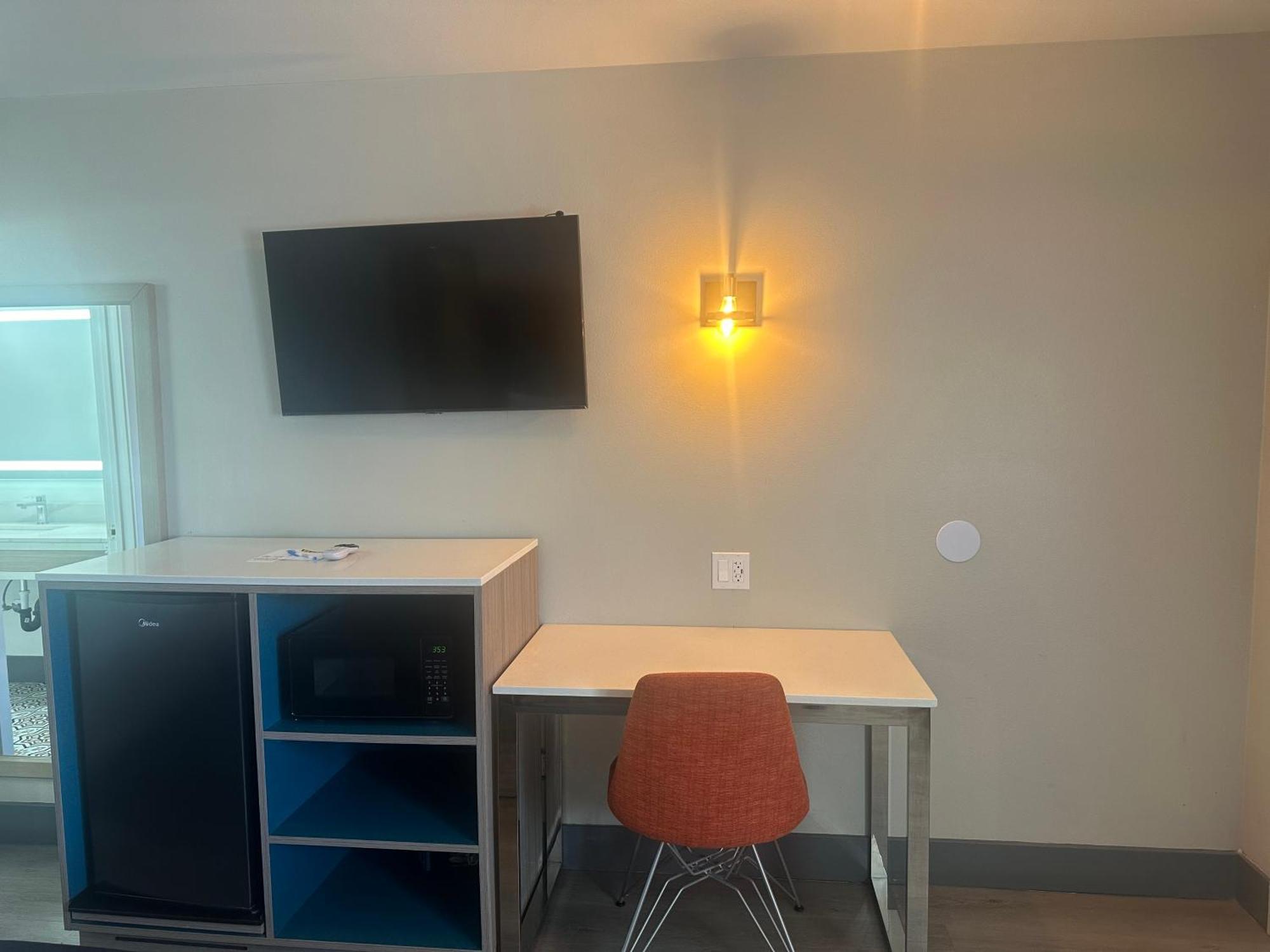 Super 8 By Wyndham Oceanside Downtown Hotel ภายนอก รูปภาพ