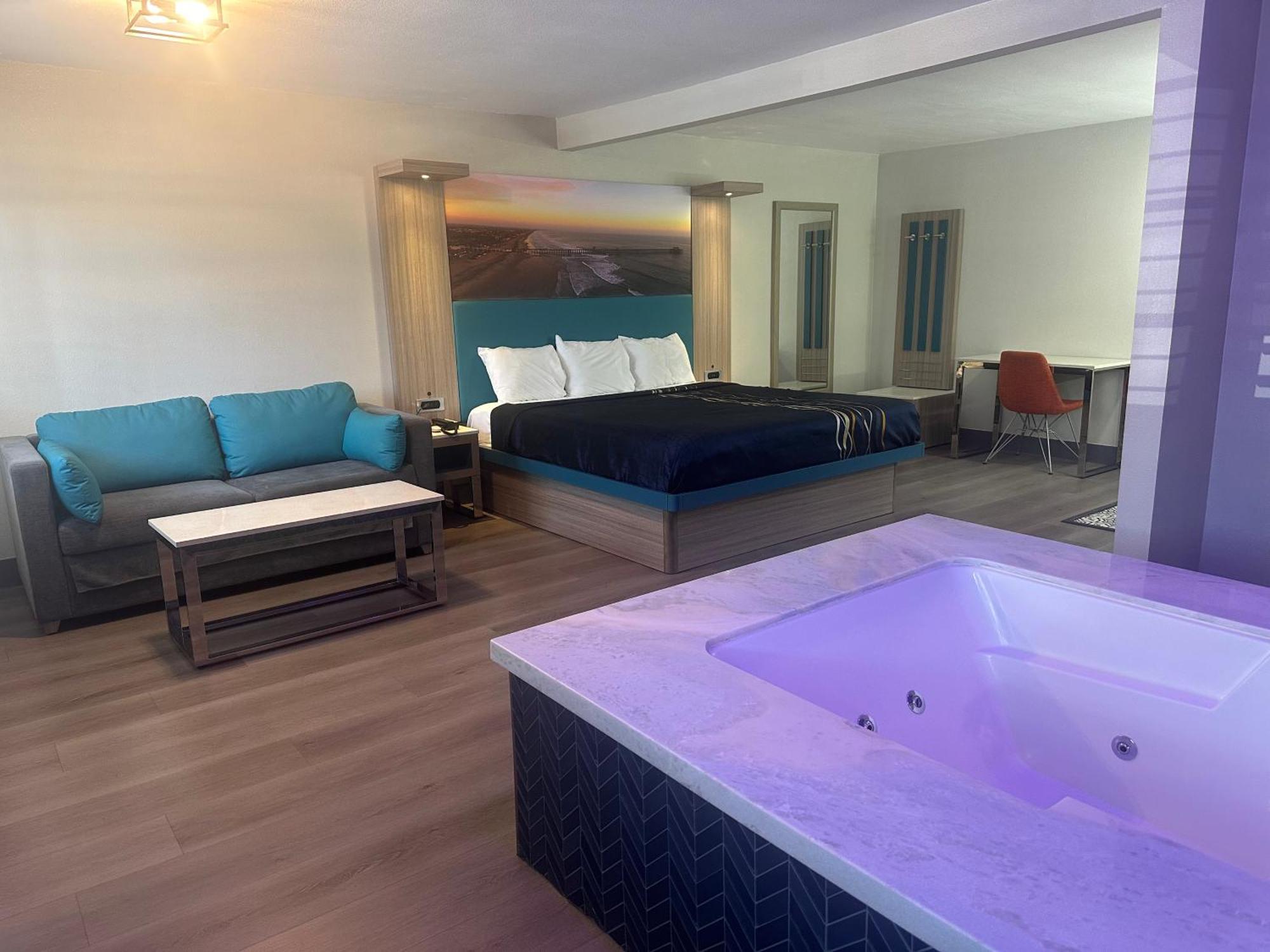 Super 8 By Wyndham Oceanside Downtown Hotel ภายนอก รูปภาพ