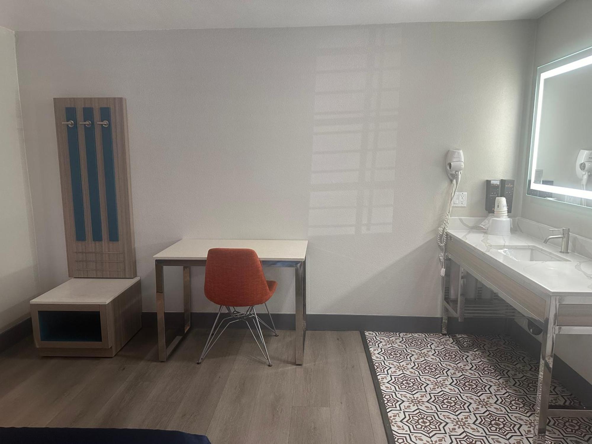 Super 8 By Wyndham Oceanside Downtown Hotel ภายนอก รูปภาพ