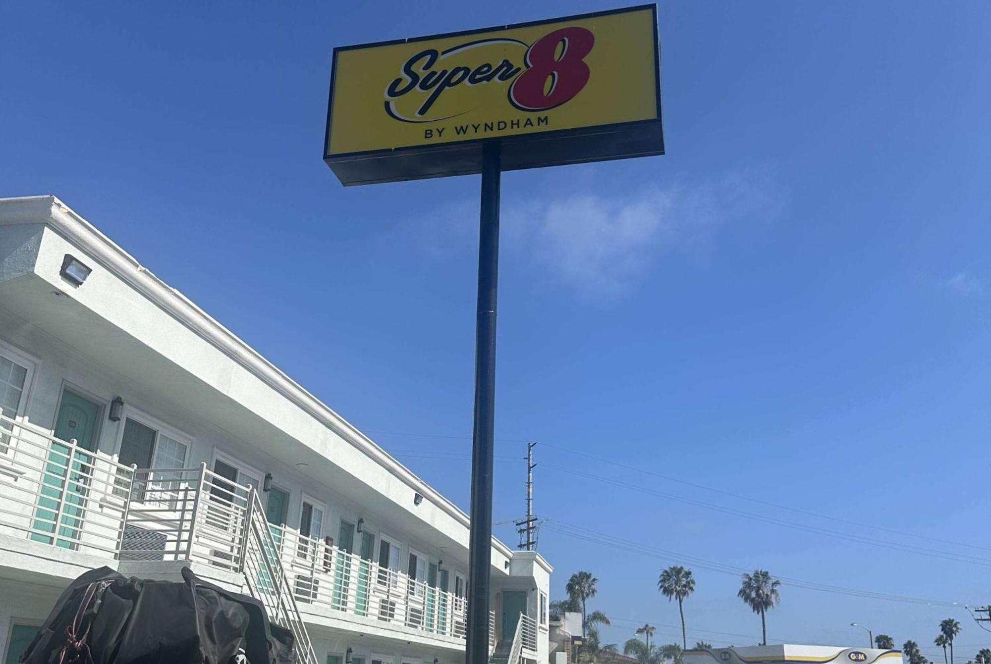 Super 8 By Wyndham Oceanside Downtown Hotel ภายนอก รูปภาพ