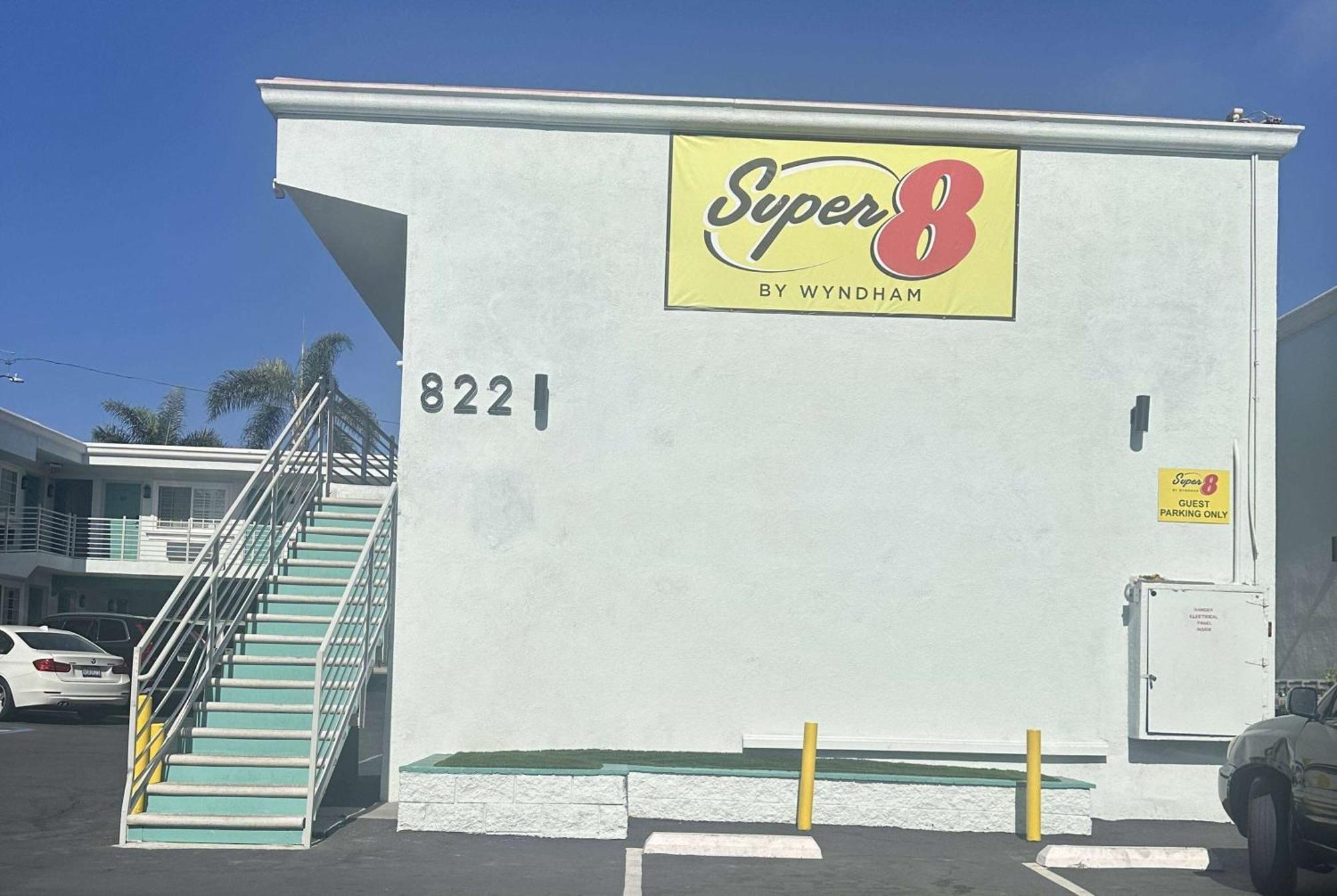 Super 8 By Wyndham Oceanside Downtown Hotel ภายนอก รูปภาพ