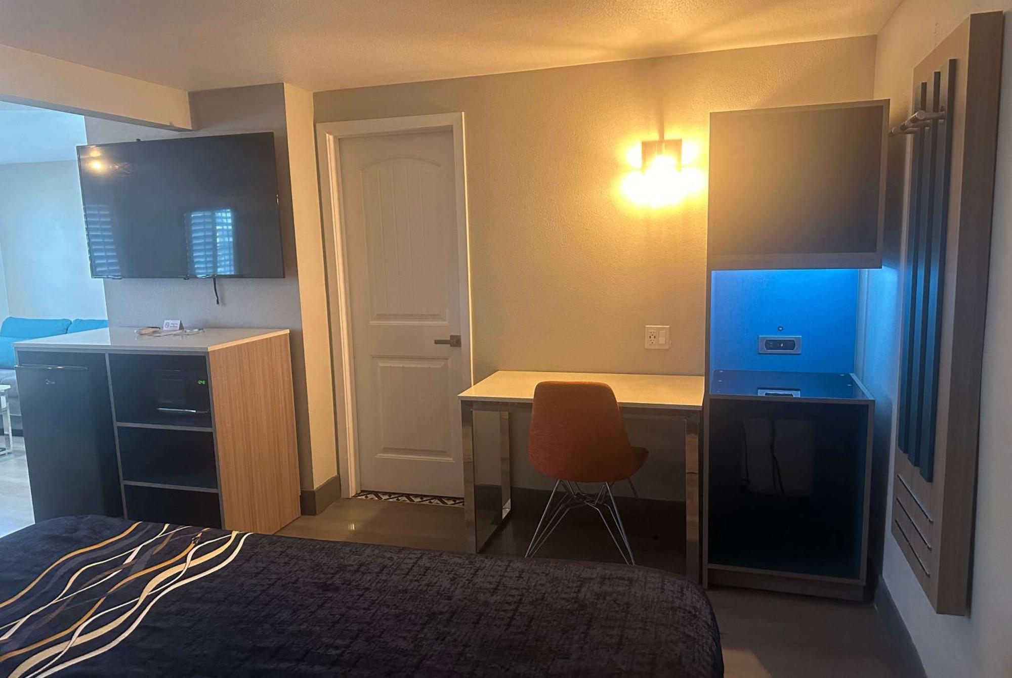 Super 8 By Wyndham Oceanside Downtown Hotel ภายนอก รูปภาพ