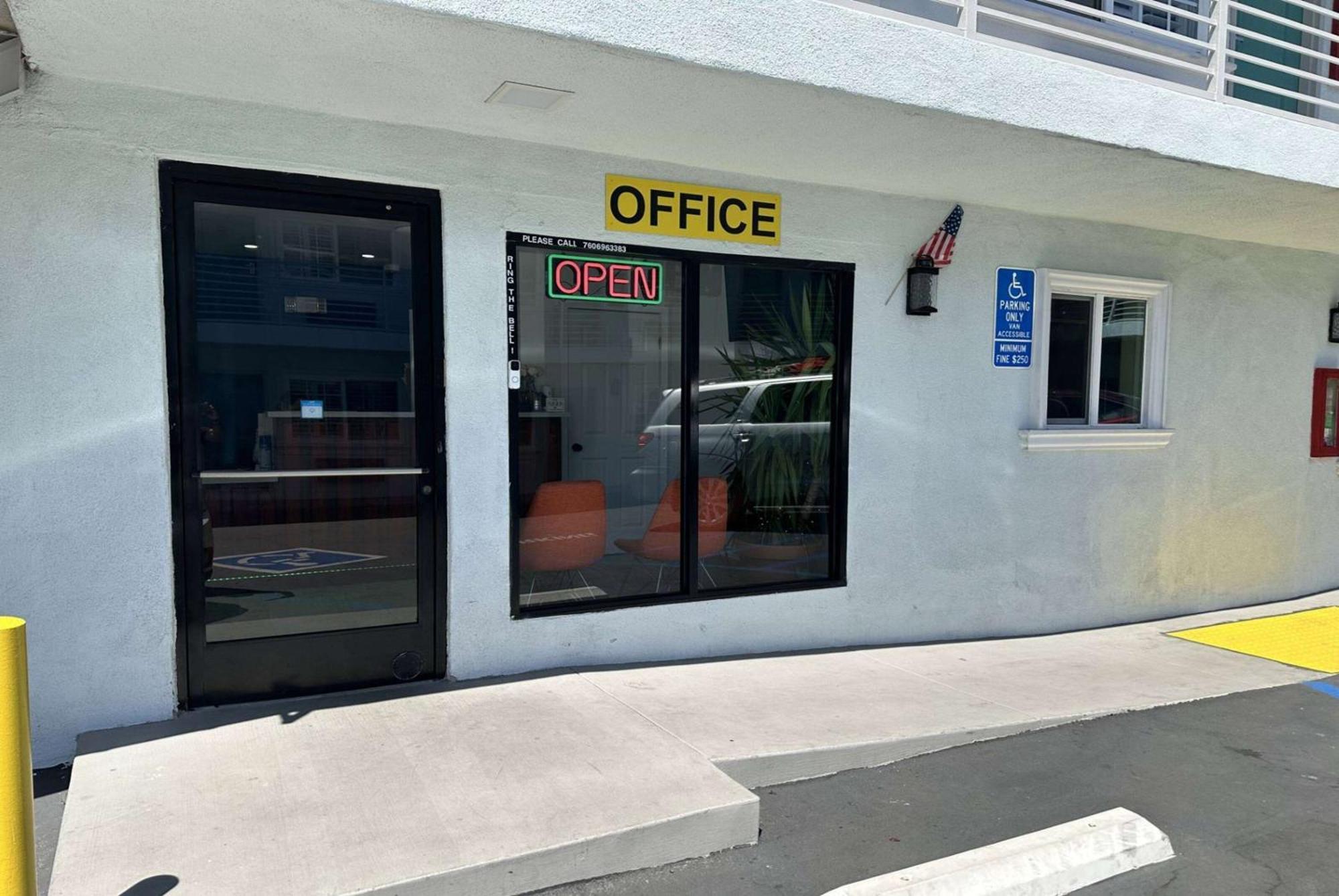 Super 8 By Wyndham Oceanside Downtown Hotel ภายนอก รูปภาพ
