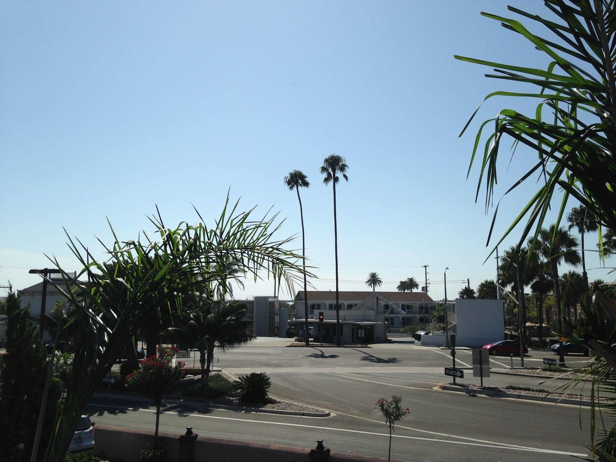 Super 8 By Wyndham Oceanside Downtown Hotel ภายนอก รูปภาพ