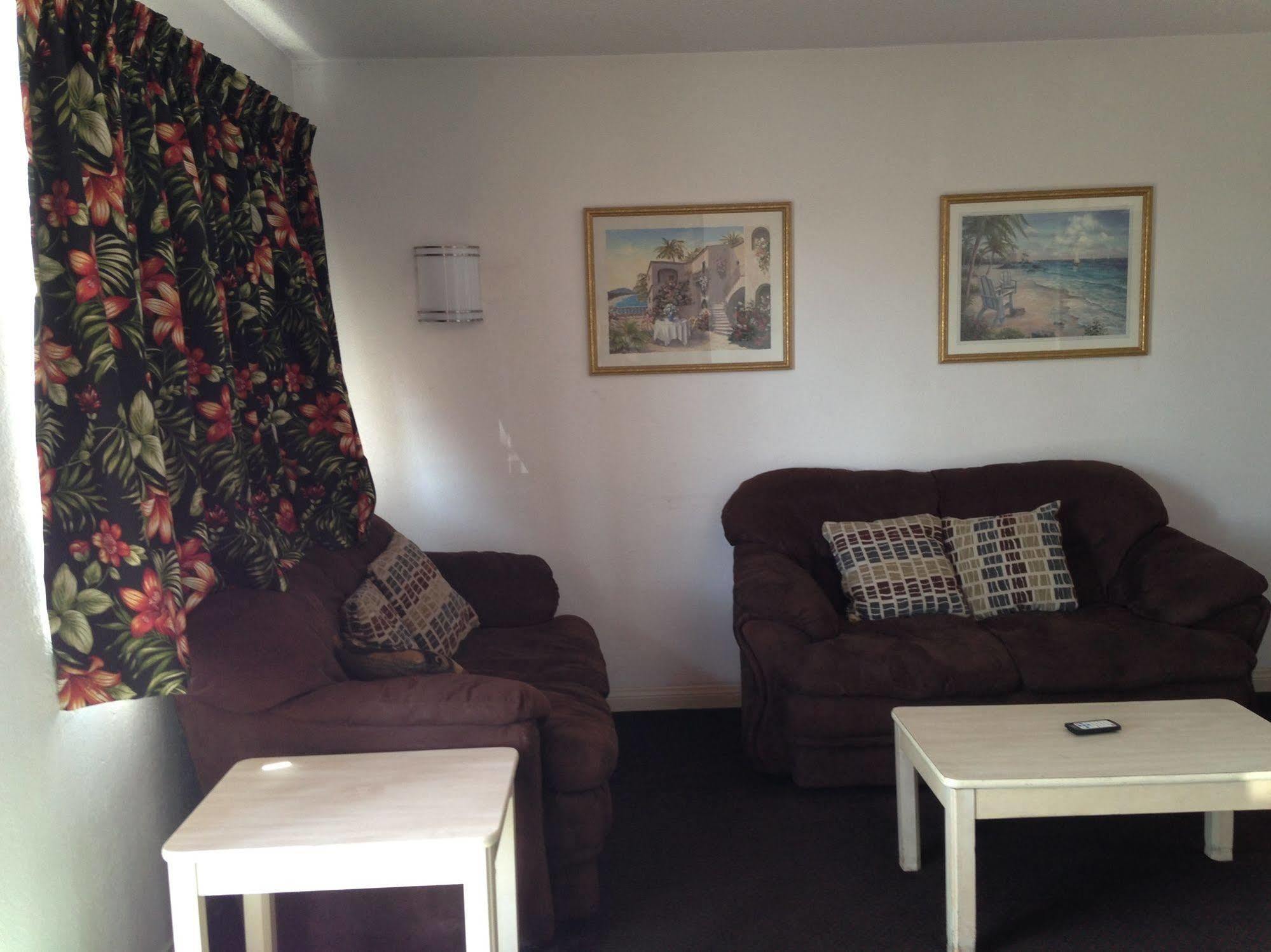 Super 8 By Wyndham Oceanside Downtown Hotel ภายนอก รูปภาพ