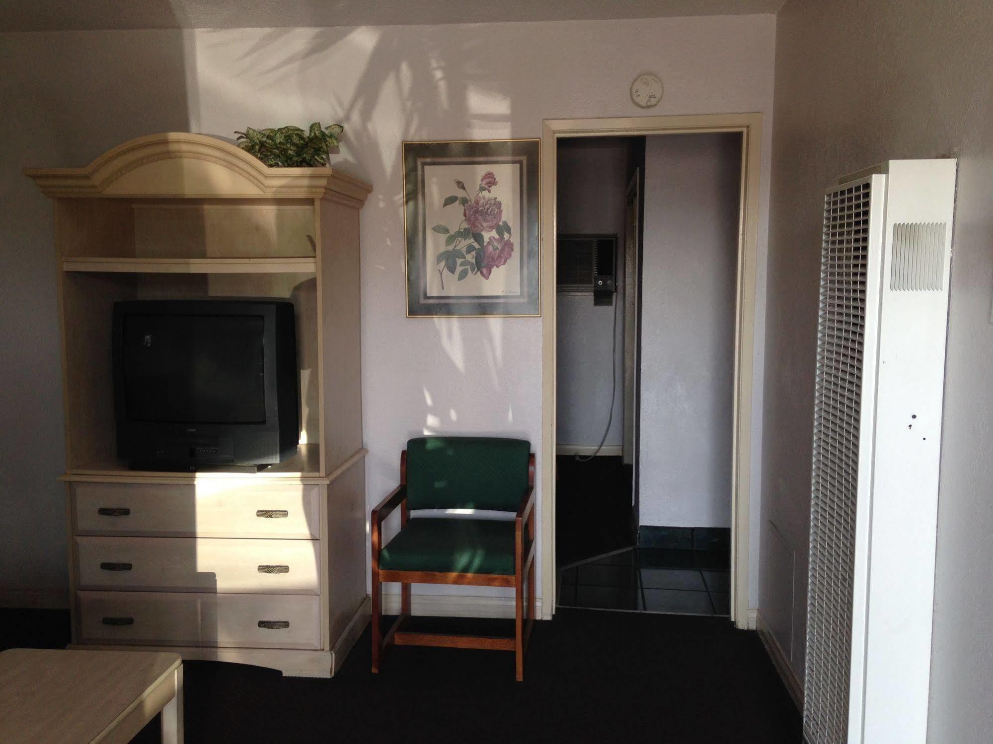 Super 8 By Wyndham Oceanside Downtown Hotel ภายนอก รูปภาพ