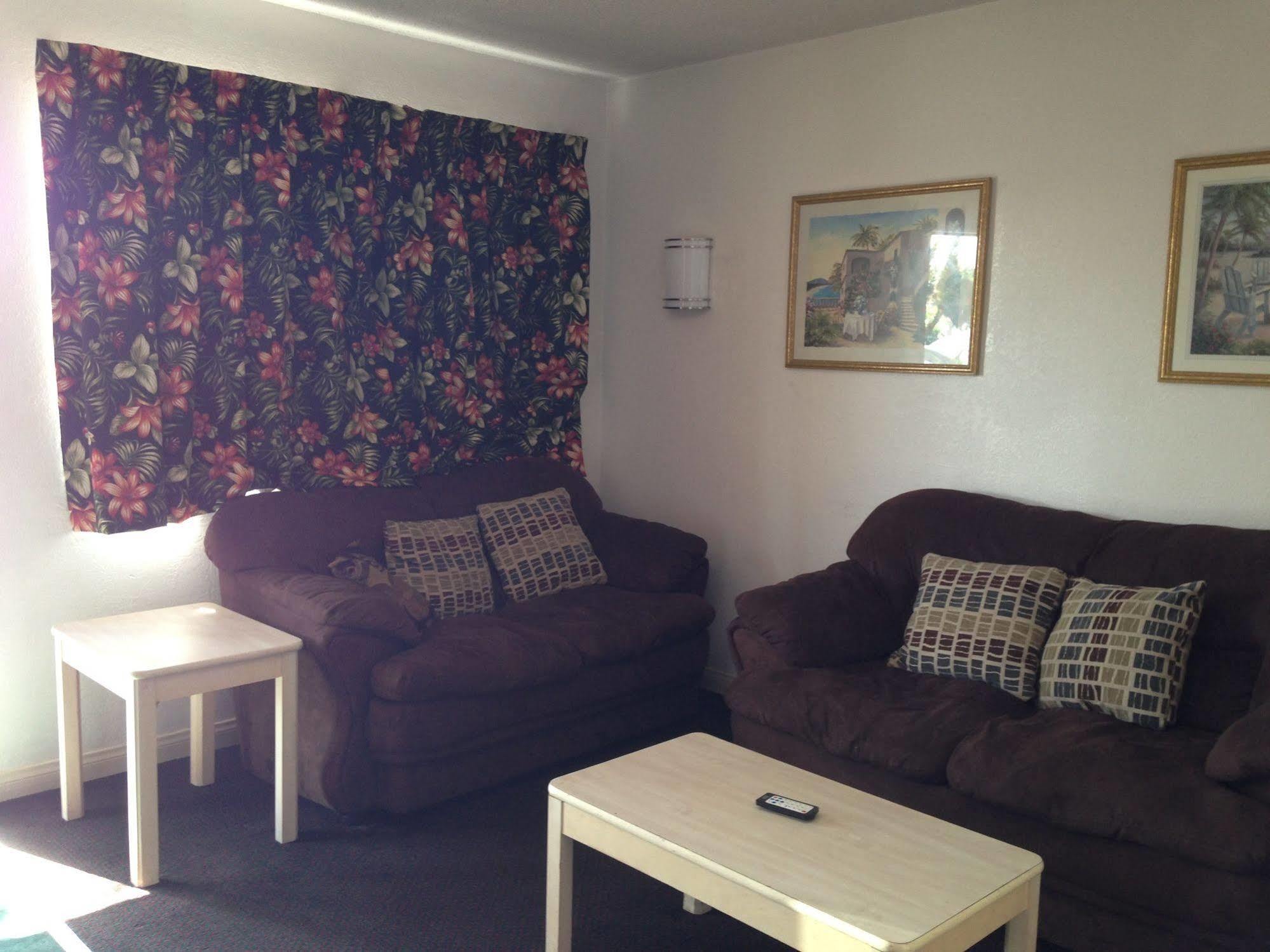 Super 8 By Wyndham Oceanside Downtown Hotel ภายนอก รูปภาพ