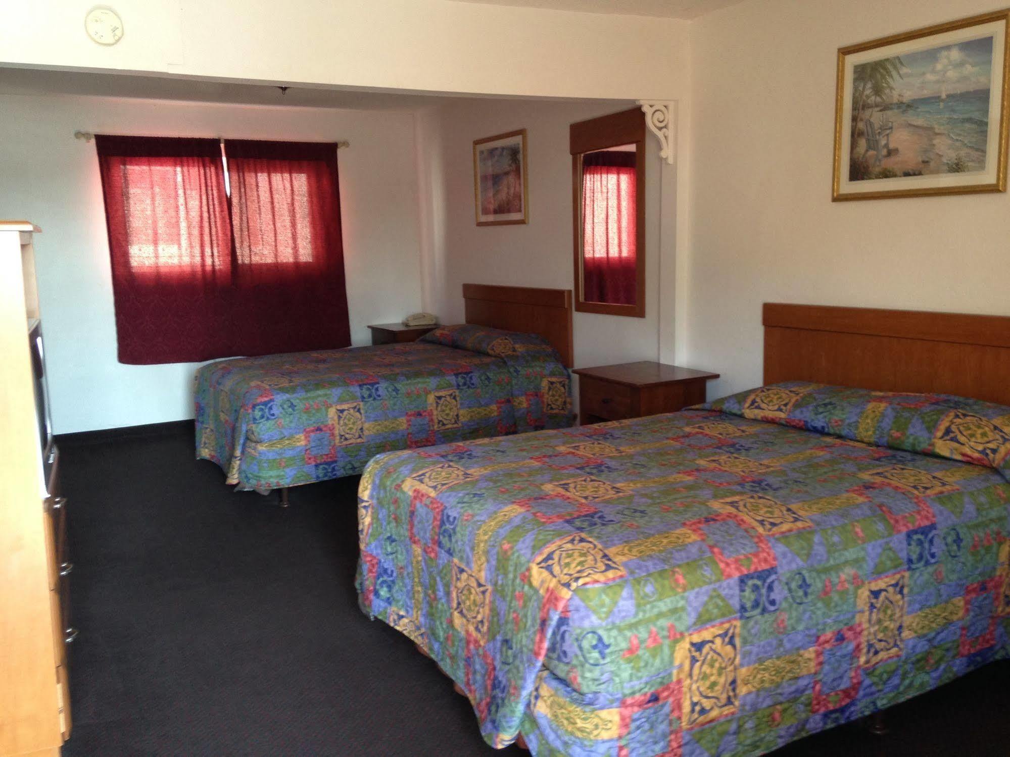 Super 8 By Wyndham Oceanside Downtown Hotel ภายนอก รูปภาพ