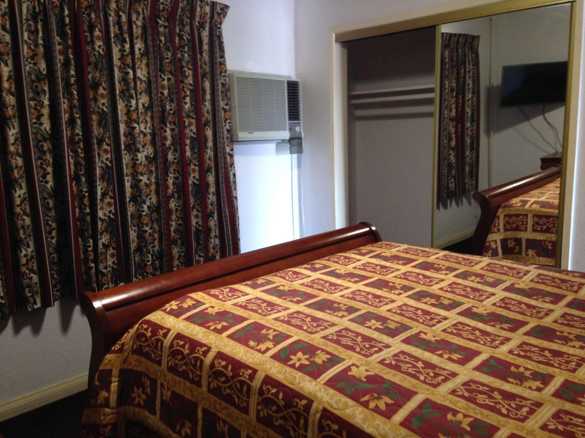 Super 8 By Wyndham Oceanside Downtown Hotel ภายนอก รูปภาพ